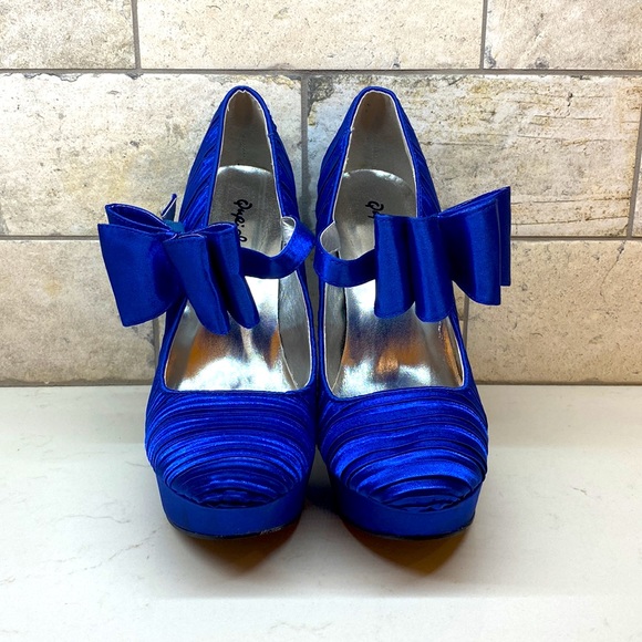 Qupid Silk Platform Heels - Picture 9 of 10